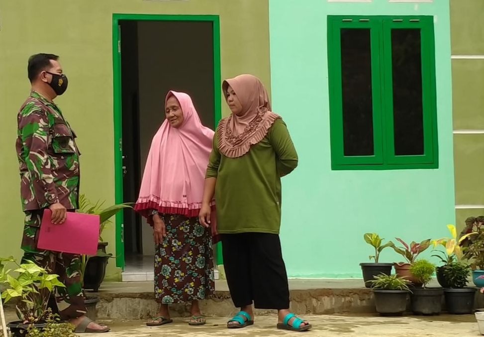 Personil Kodim Palembang Beri Ucapan Selamat Kepada Kalena