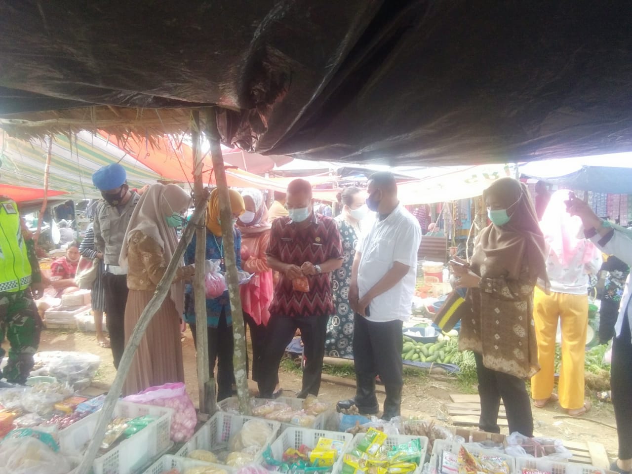 Bersama Forkopimcam Puskesmas Lais Sidak Pasar dan Indomaret