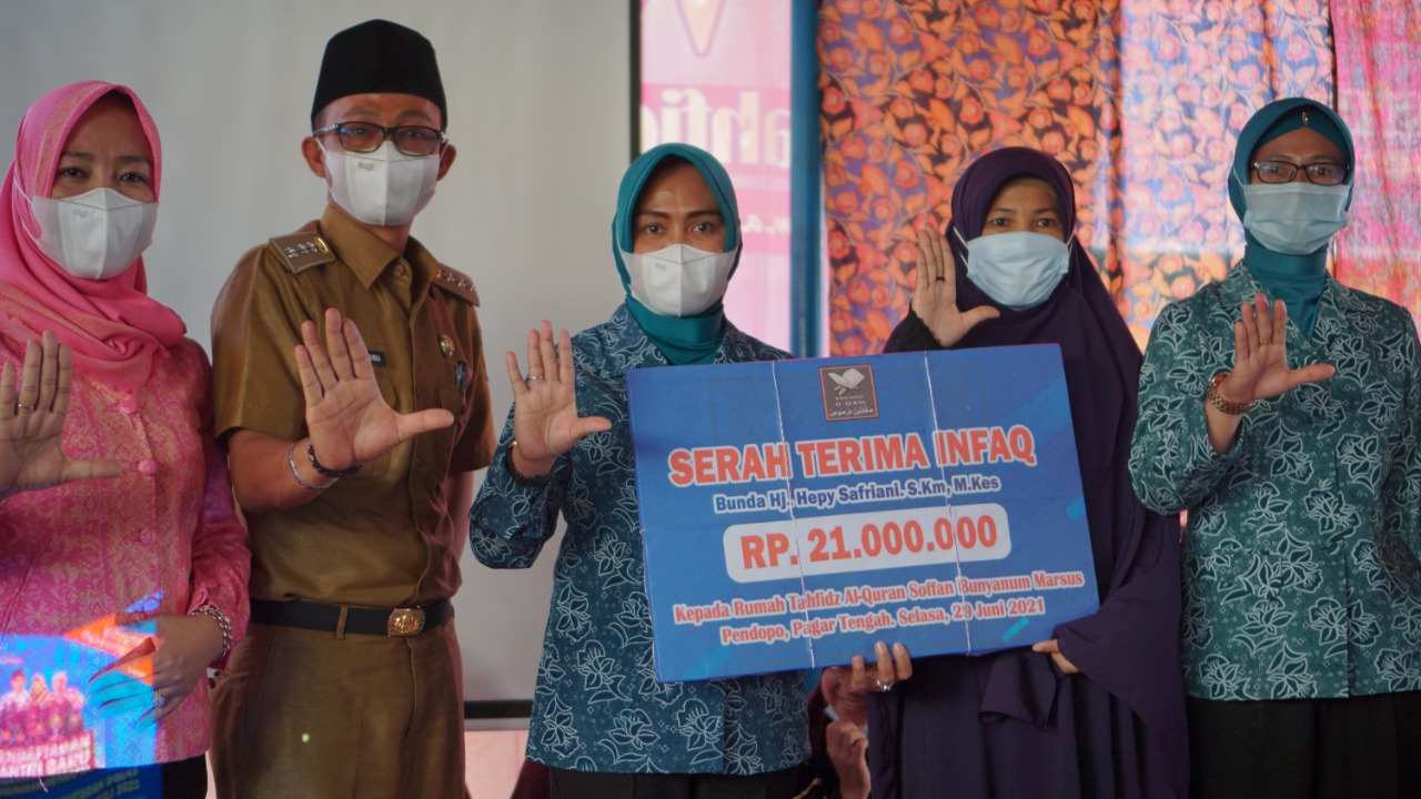Bunda Hepy Berikan Bantuan ke Rumah Tahfizh Al-Qur’an Soffan Bunyanum Marsus