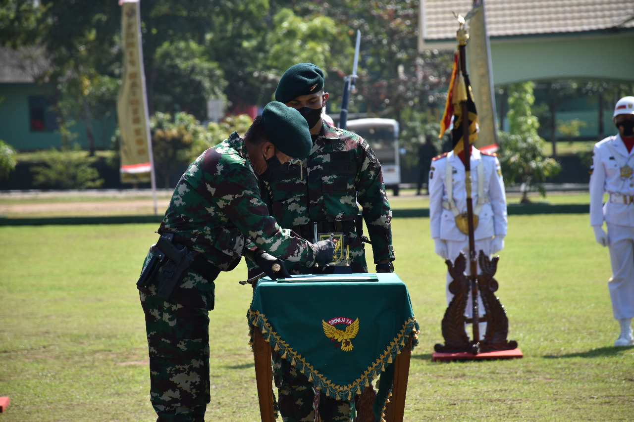 PANGDAM II/SRIWIJAYA PIMPIN SERTIJAB DANYONIF RAIDER 200/BN