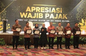 Bupati Banyuasin Terima Penghargaan Anugerah Pajak Daerah Bupati Banyuasin