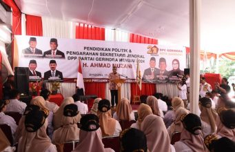 Sekjen Gerindra: Kekuasaan bagi Prabowo Akan Digunakan untuk Membela Rakyat Sekjen Partai Gerindra Ahmad Muzani menghadiri acara konsolidasi bersama pengurus DPC Gerindra Kota Bandung, Sabtu (14/1/2023).