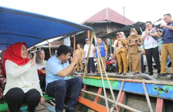 Feby Deru Tinjau Kondisi Korban Kebakaran Sekaligus Serahkan Bantuan