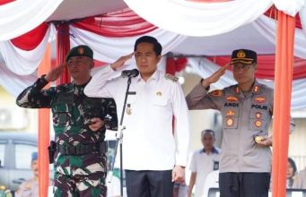 Plt Bupati Muara Enim Pimpin Apel Serentak Kasat Kamling dan Apel Besar Polisi RW