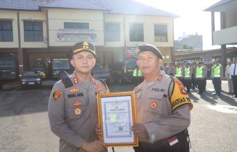 Kasat Samapta Dan KBO Sat Binmas Terima Penghargaan Dari Kapolres Lubuklinggau
