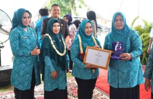 Kunker ke OKU Timur, Pj Ketua TP PKK Sumsel Tyas Fatoni Buka Lomba Masak Serba Ikan serta Berikan Sejumlah Bantuan