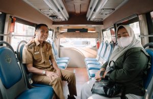 Tepati Janji, Walikota Ratu Dewa Naik Teman Bus Menuju Lokasi Giat Pertama