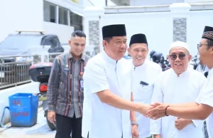 Ramadan Penuh Berkah, Wagub Cik Ujang Bantu Material Pembangunan Masjid Ummul Tumina