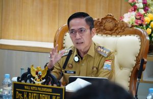 Kisah Hidup Wako Ratu Dewa Pukau Penonton dalam Drama Musikal “Nyanyian Anak dari Desa”