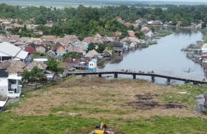 PUPR OKI Turunkan Alat Berat, Bersihkan Gulma di Jembatan Belanti