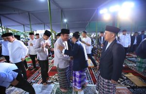 Gubernur Herman Deru dan Wakil Gubernur Cik Ujang Salat Idul Fitri Bersama, Ajak Masyarakat Perkuat Kerukunan