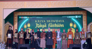 Kriya Sriwijaya Raya Fashion Meriahkan Semarak Idulfitri di Kota Pempek