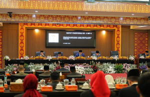 DPRD Soroti Jalan Rusak hingga PAD, Ratu Dewa Siap Tindak Lanjut LKPJ 2025