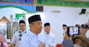 Wagub Sumsel Cik Ujang Safari Jumat di Masjid Al-Ikhlas, Salurkan Bantuan dan Siapkan Hewan Kurban