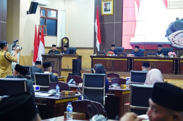 bupati_dan_wakil_bupati_muba_hadiri_paripurna_peny